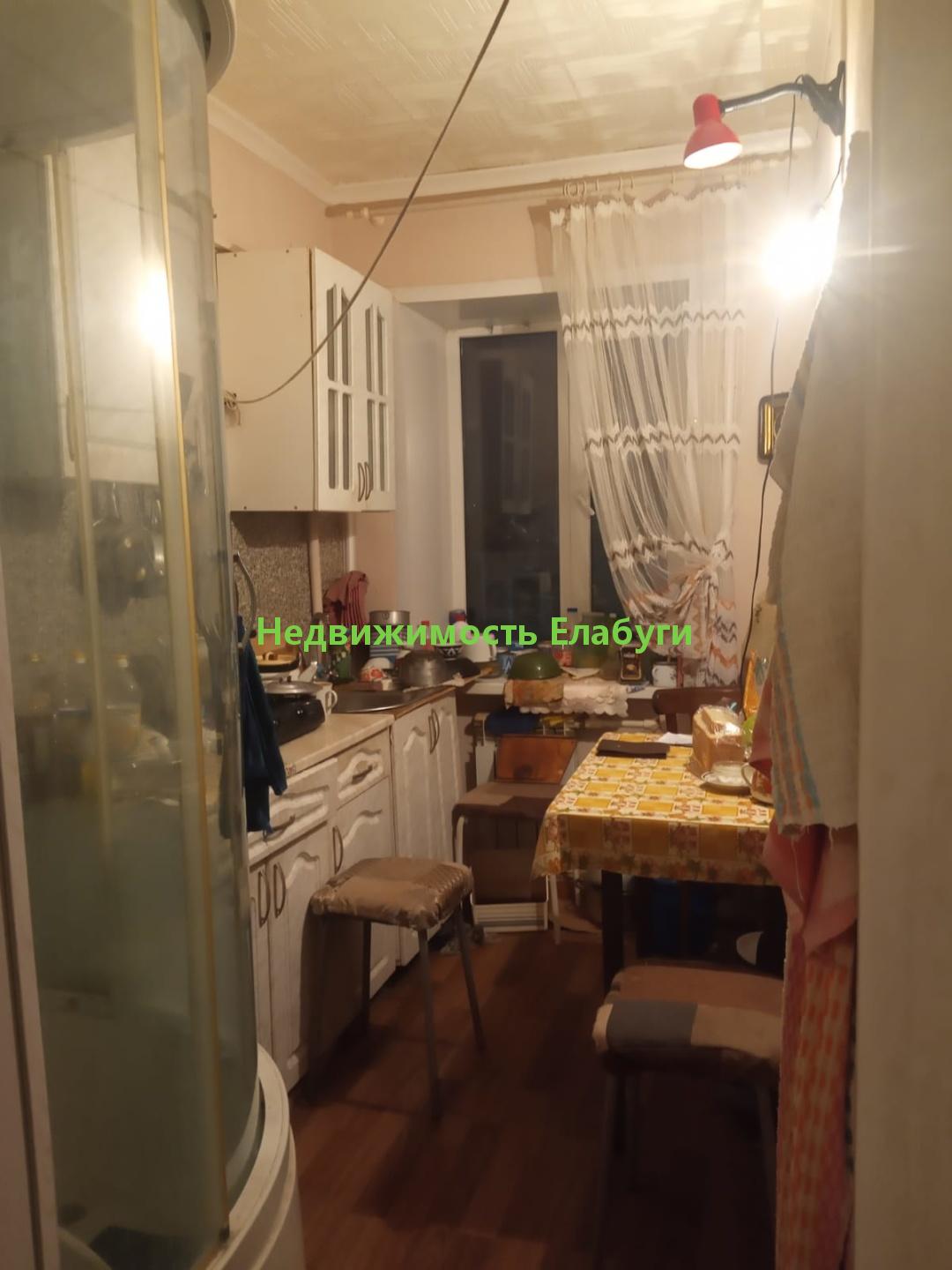 Дом теплый, в хорошем месте. Рядом парк, школа, д/сад, магазины.