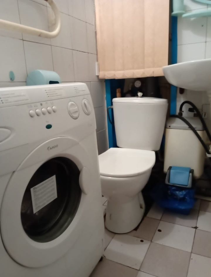 6 мкр. Состояние квартиры среднее. 3 м б. 
окна пластиковые. Мебель, техника. 