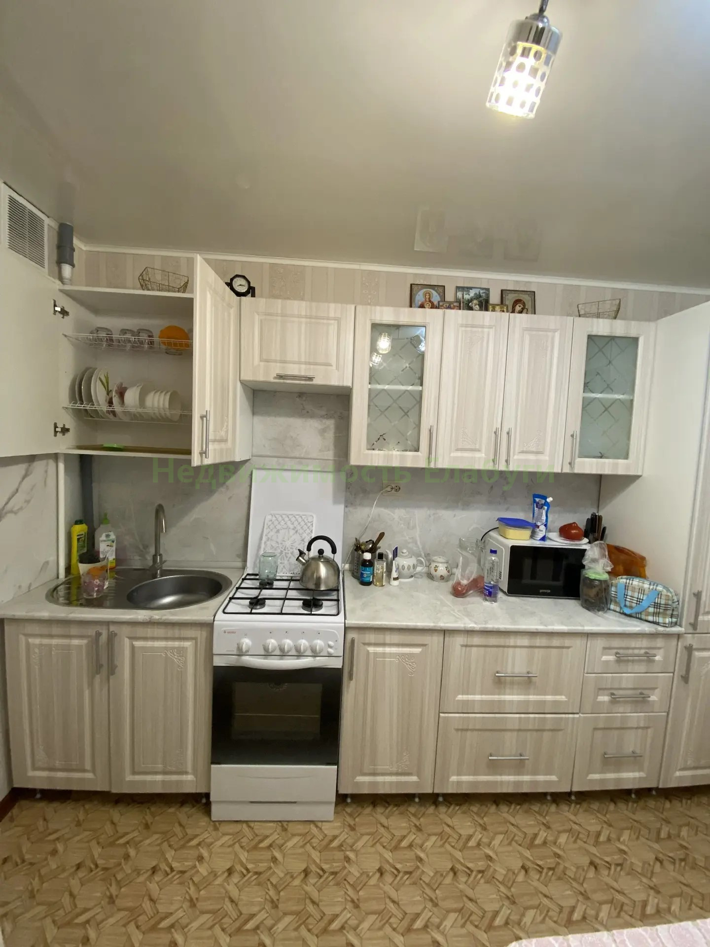 Продается двухкомнатная квартира,  с хорошим ремонтом, 4 микрорайон, рядом школа Адымнар.