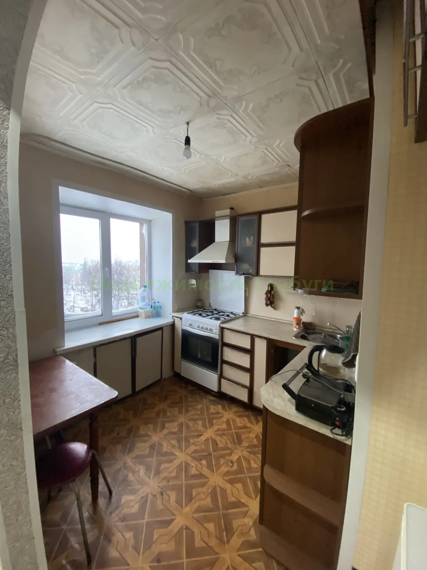 Продается двухкомнатная квартира в 8 микрорайоне, состояние хорошее, месторасположение- центр города. чистая продажа.