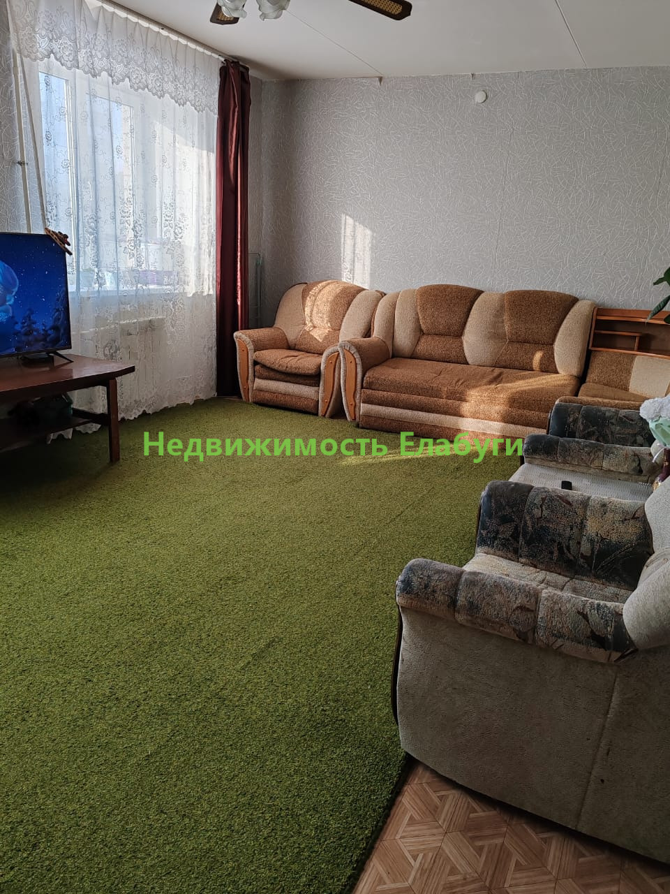 Кирпичный дом. Квартира в хорошем районе. Хороший теплый дом. Просторная светлая квартира. Зал 23 м2, большая лоджия. Все в шаговой доступности. Магазины, школа, детские сады, аптека, поликлиника. Без обременений. Хорошая транспортная доступность, остановка рядом. По близости парк.