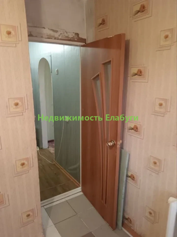 Продается 2-комнатная квартира в нижней части города, тихий район, квартира свободная от проживания.Стоимость указана без учета риэлторских услуг.