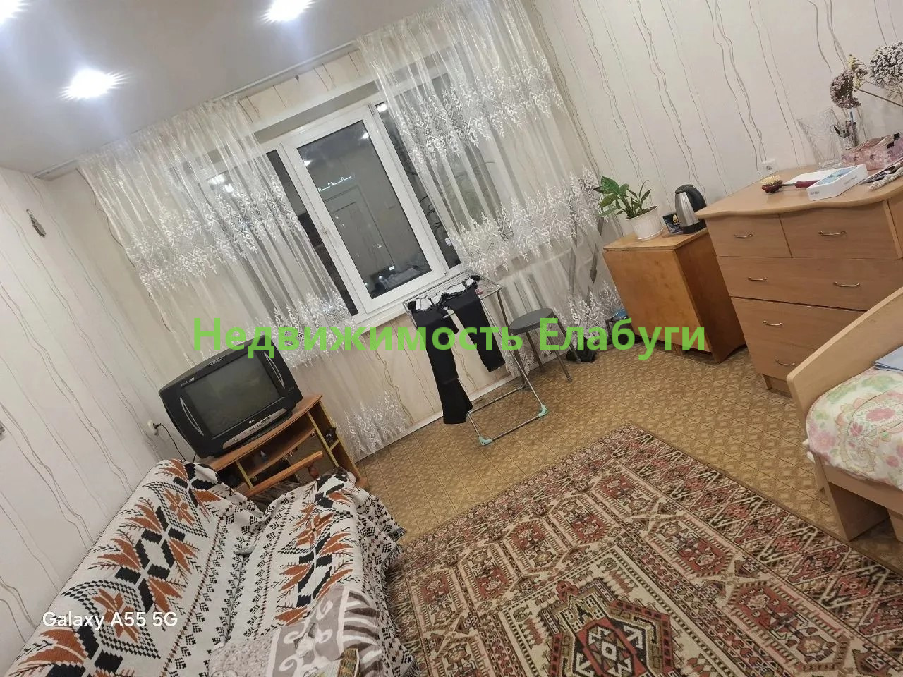 Продается 2/3 ДОЛИ в двухкомнатной квартире, отличное местоположение дома.В соседях- один проживающий, официально уведомлен.