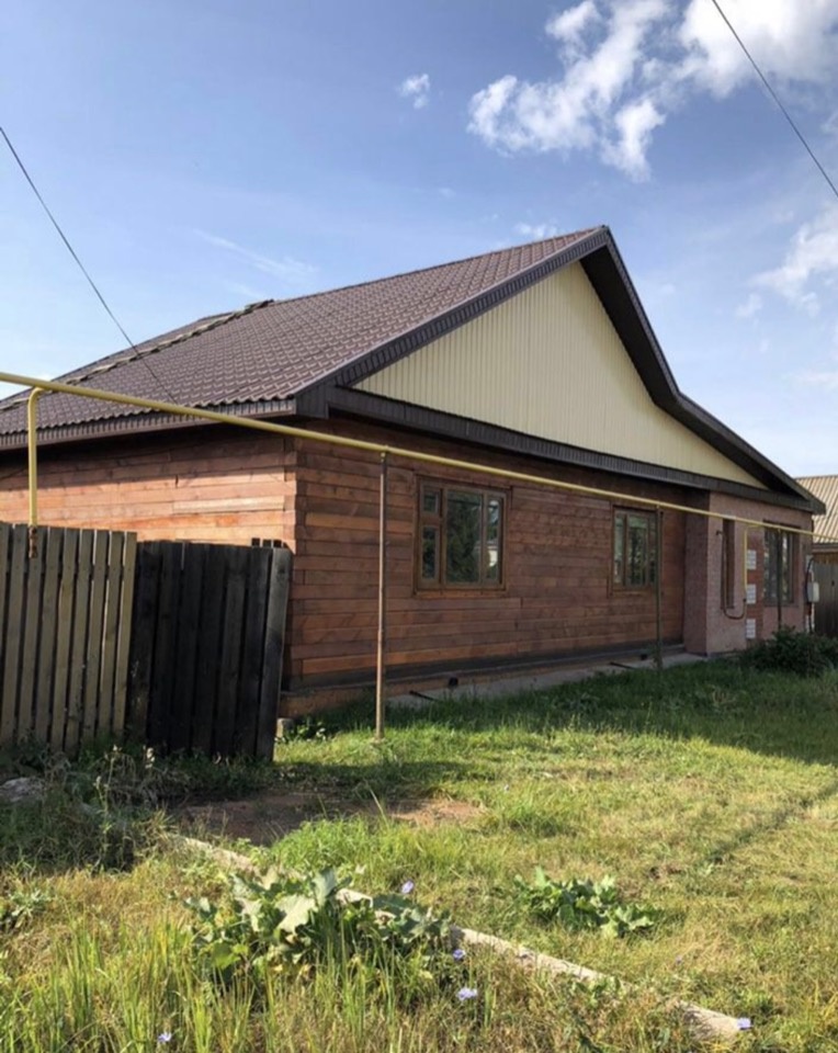 Дом находится в городе Елабуга. 
Есть действующая баня 